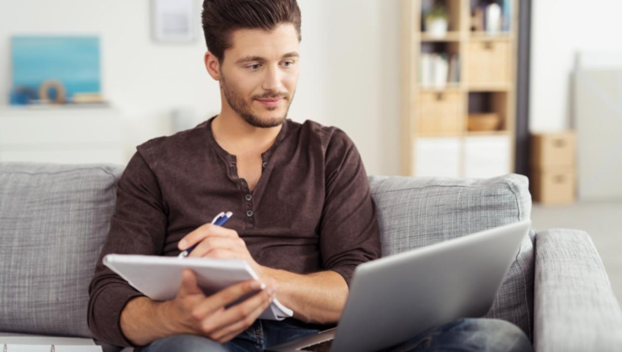 Workshop-Teilnehmer während praktischer Übungen